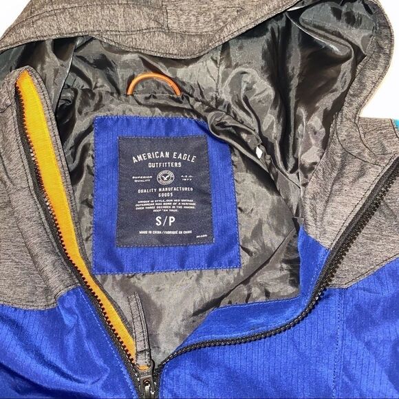 American Eagle Outfitters Lightweight Rain Jacket - Picture 6 of 8